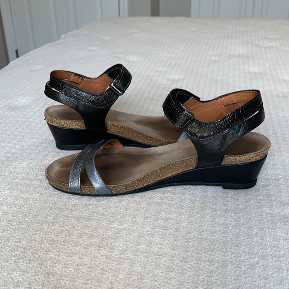 Taos black and pewter leather wedge sandals size 38- - Picture 5 of 9
